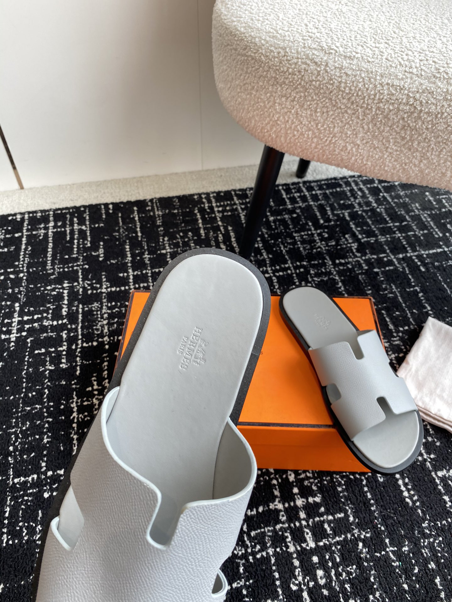 UA H**me5 Izmir sandal