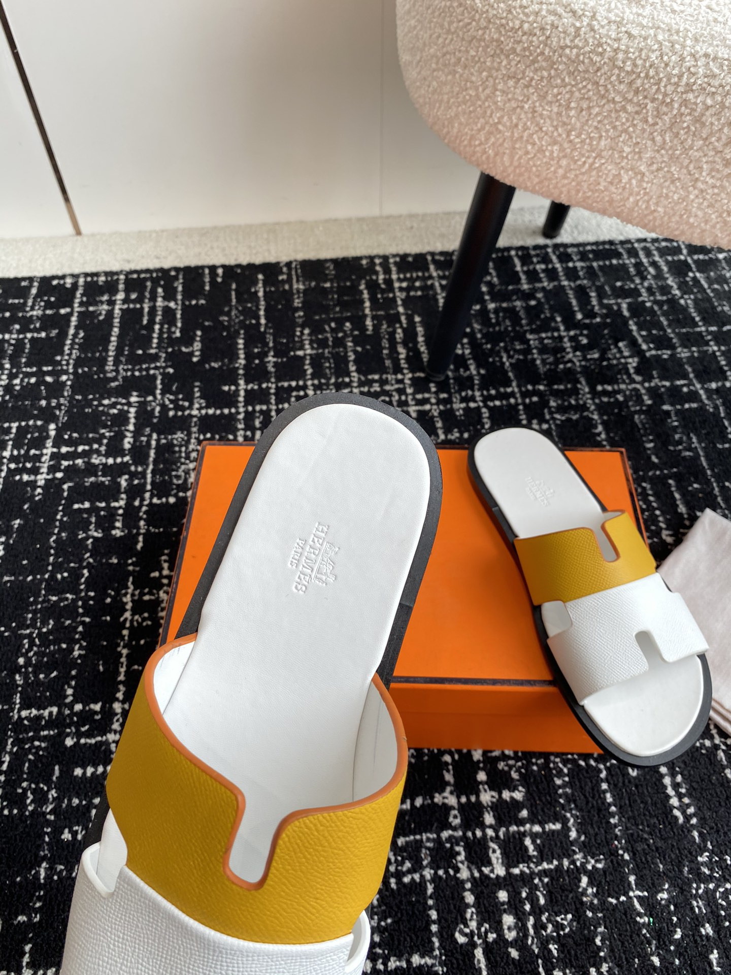 UA H**me5 Izmir sandal