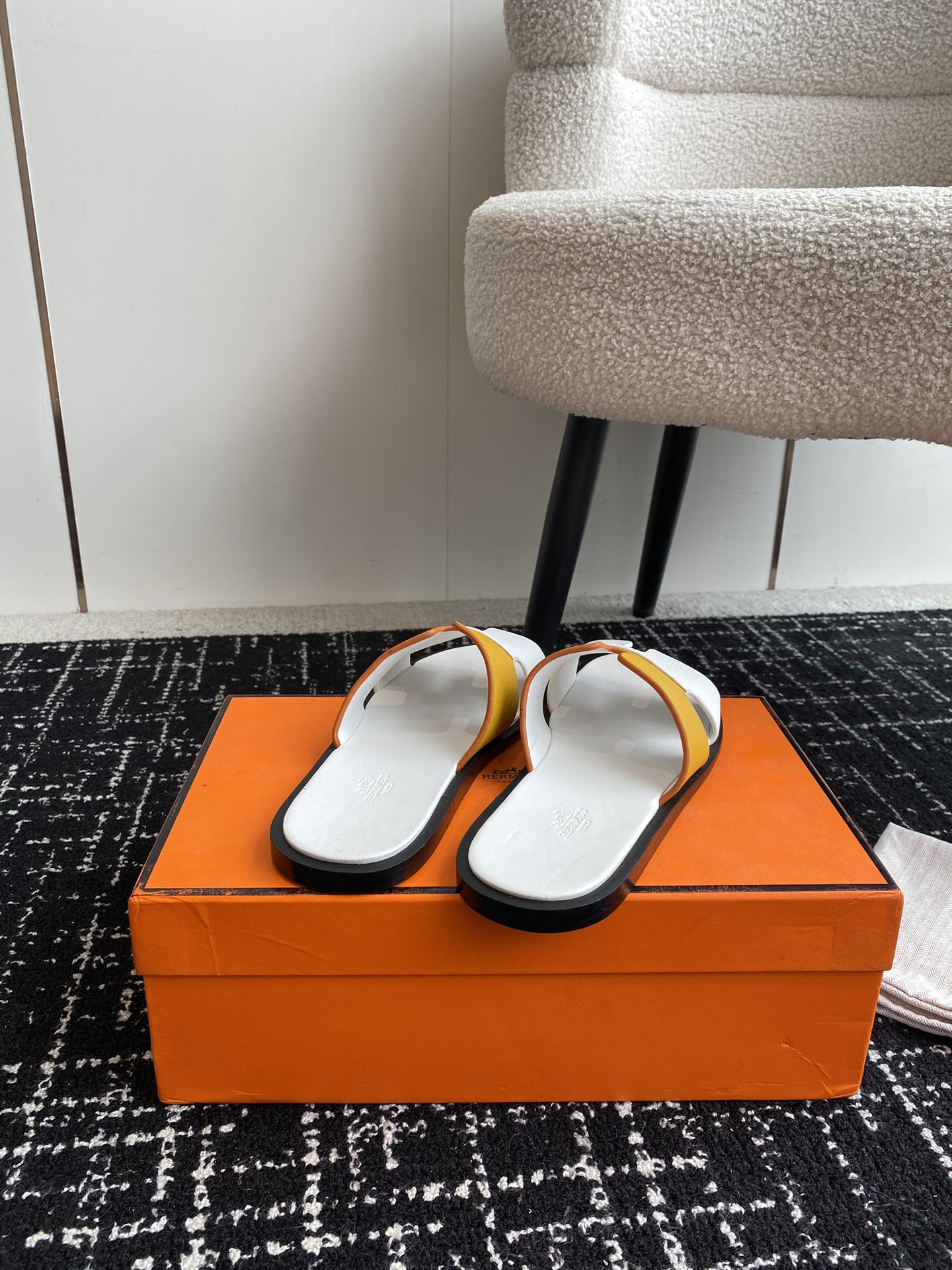 UA H**me5 Izmir sandal