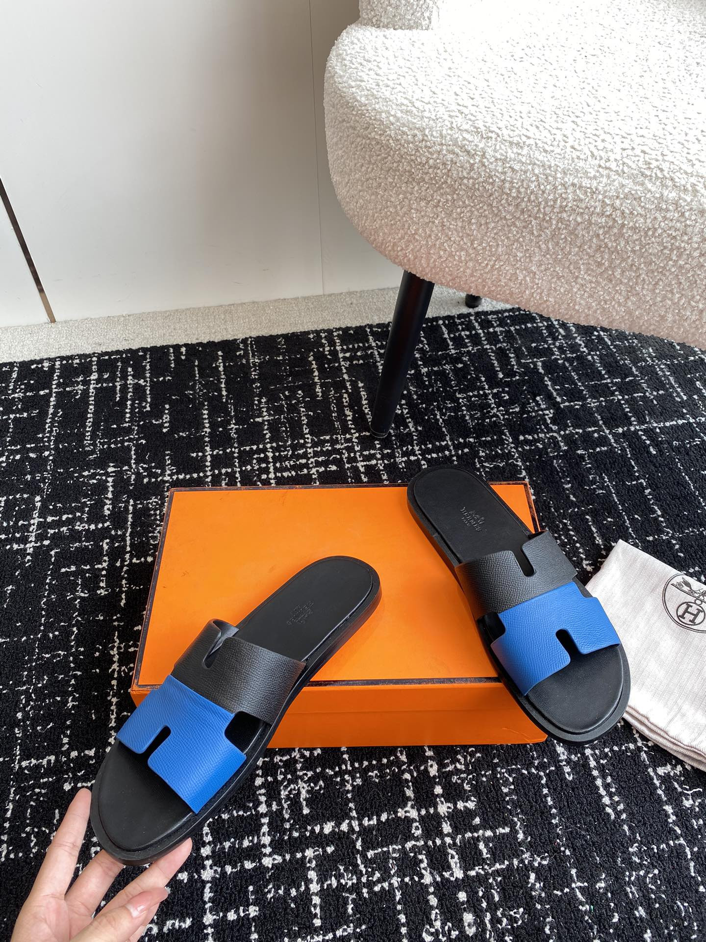 UA H**me5 Izmir sandal