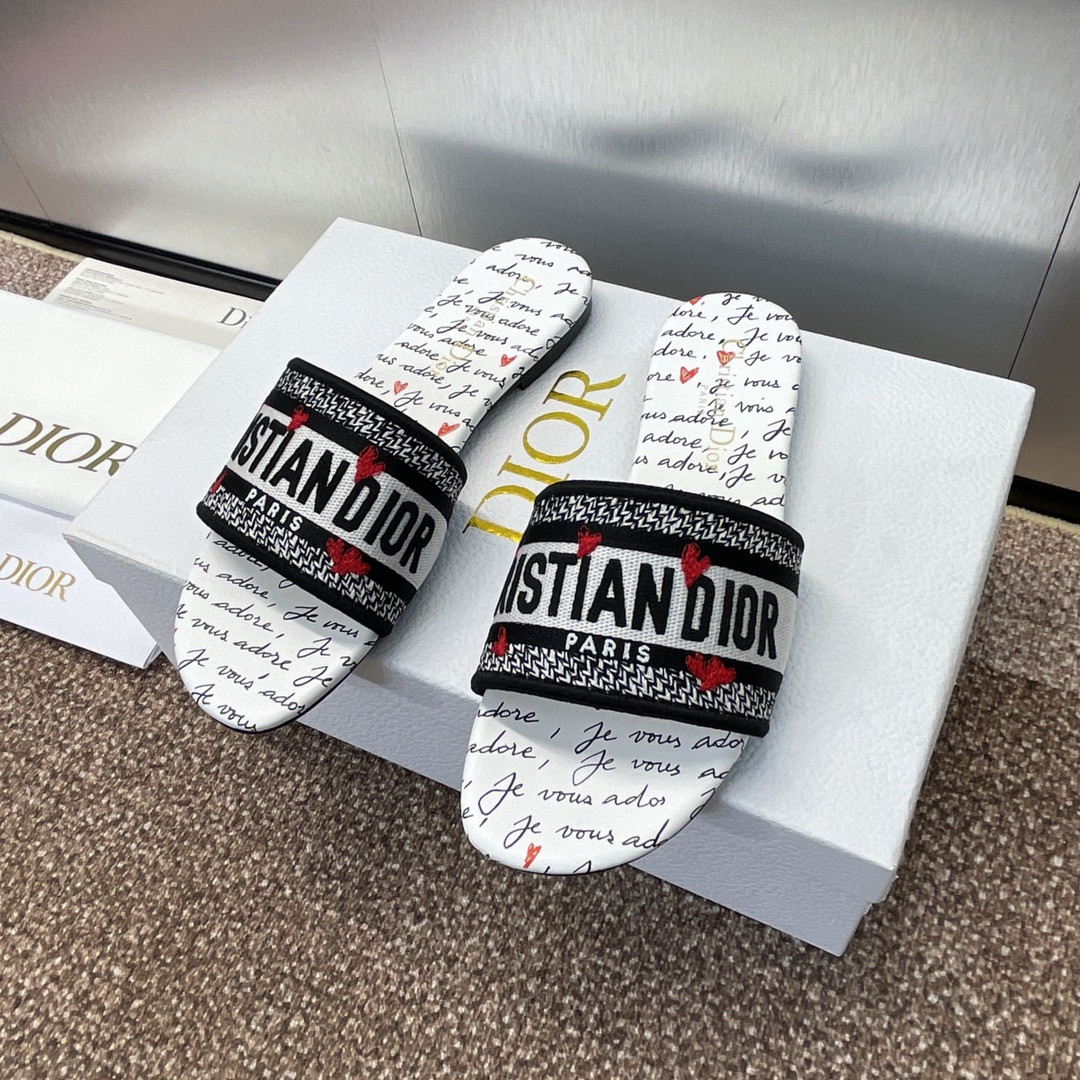 UA D10ramour Dway Slide