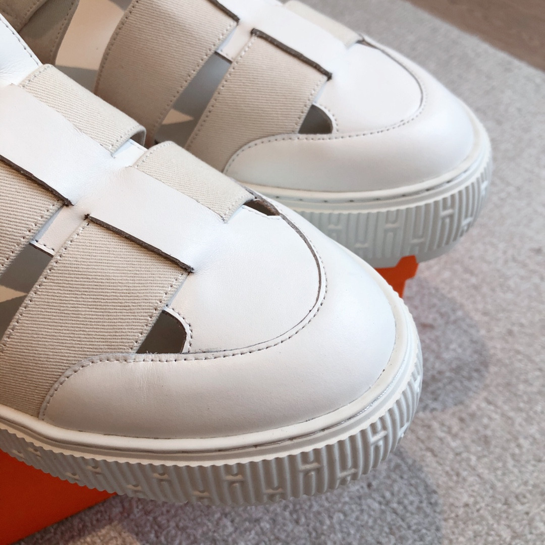 UA H**me5 Item sandal