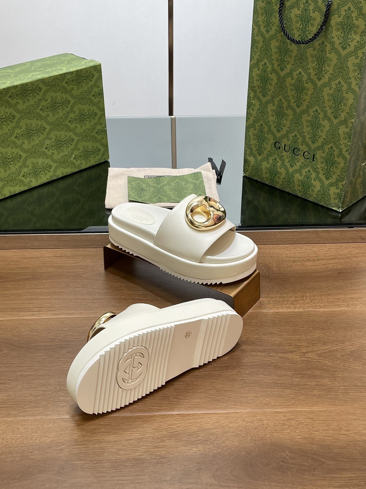 UA Gvc*1 MARINA CHAIN SLIDE