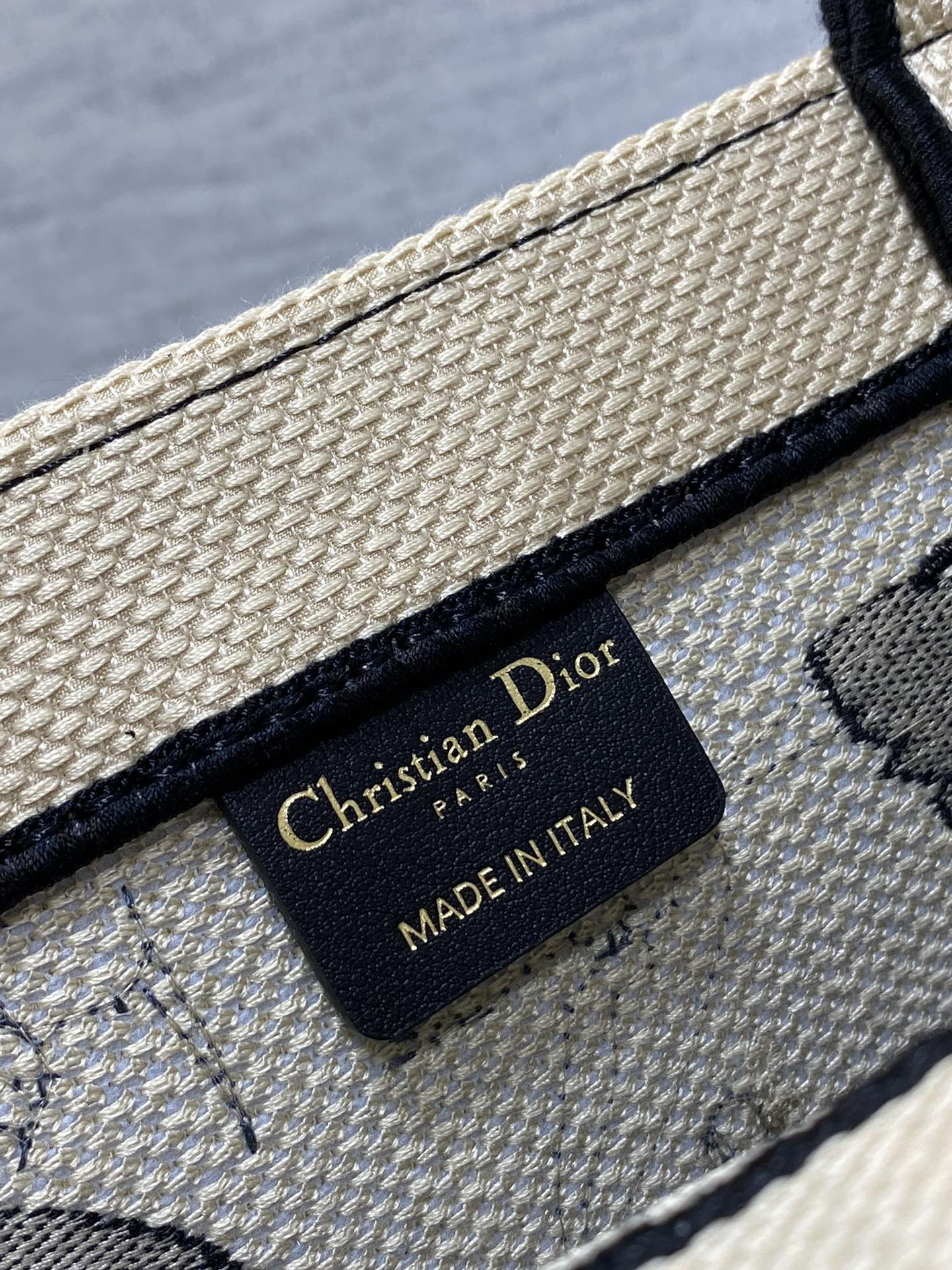 D10r Tote 42 x 18 x 35cm