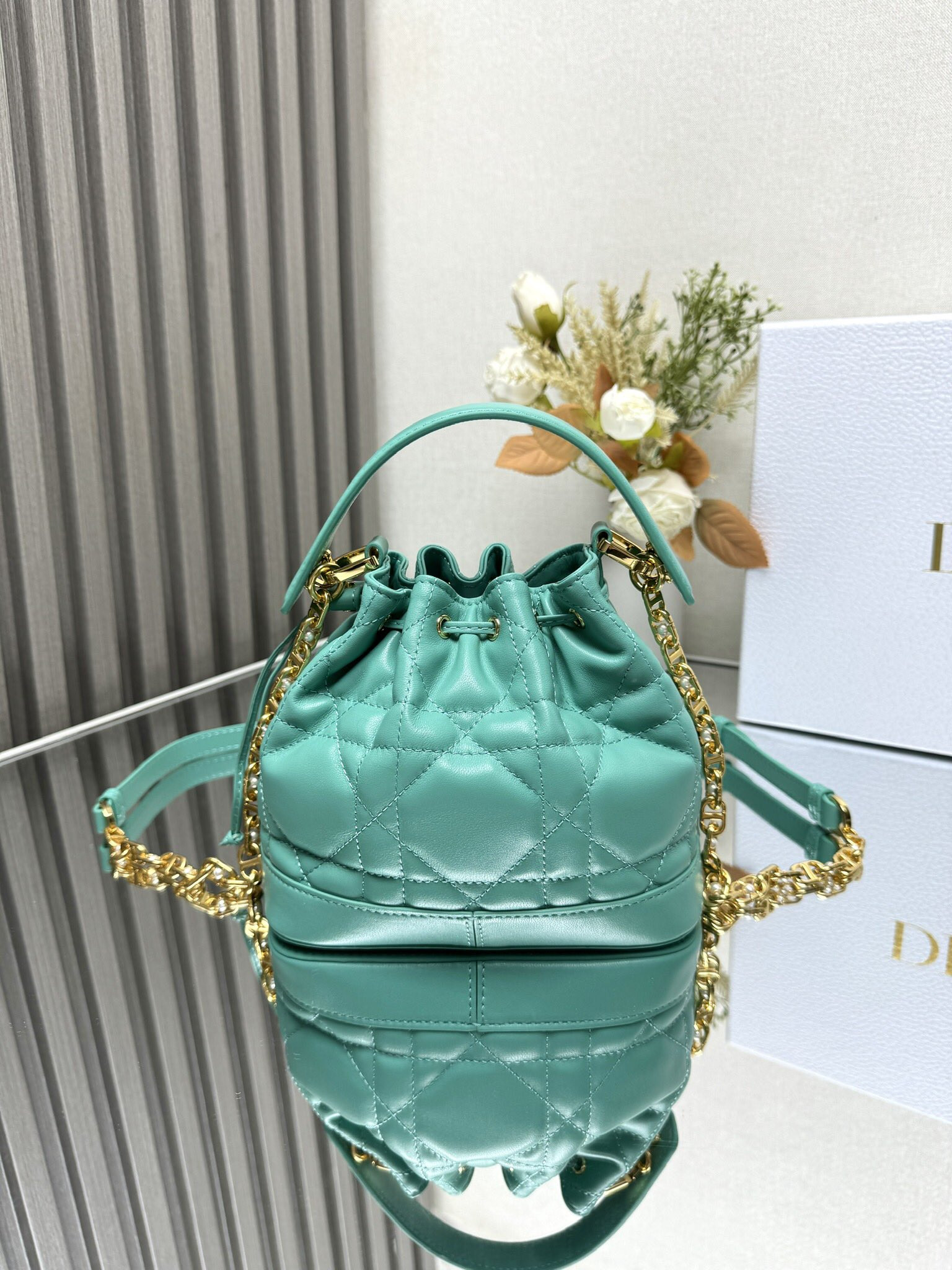 Small D10r Jolie Bucket Bag 17 x 16 x 10.5 cm