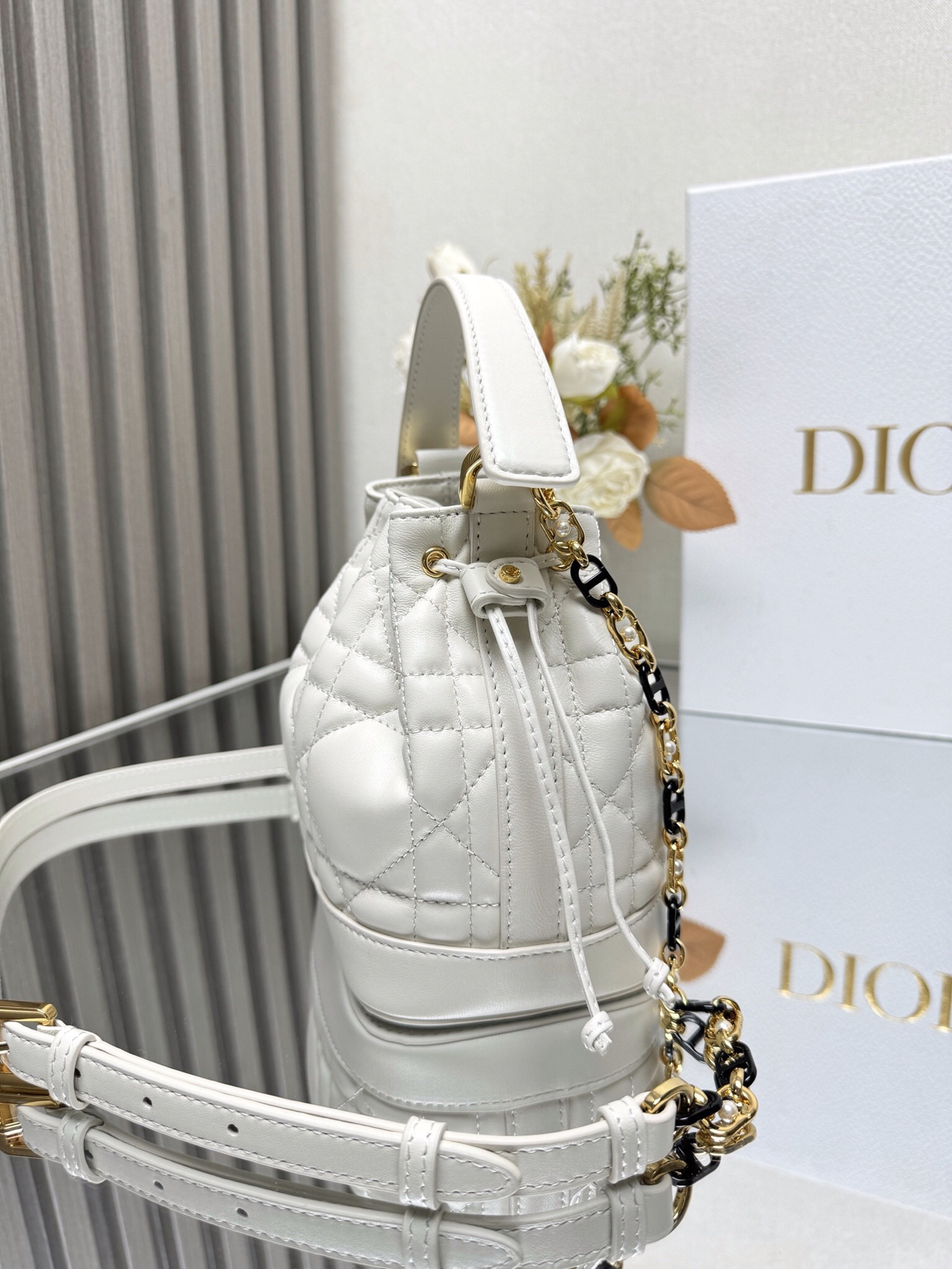 Small D10r Jolie Bucket Bag 17 x 16 x 10.5 cm