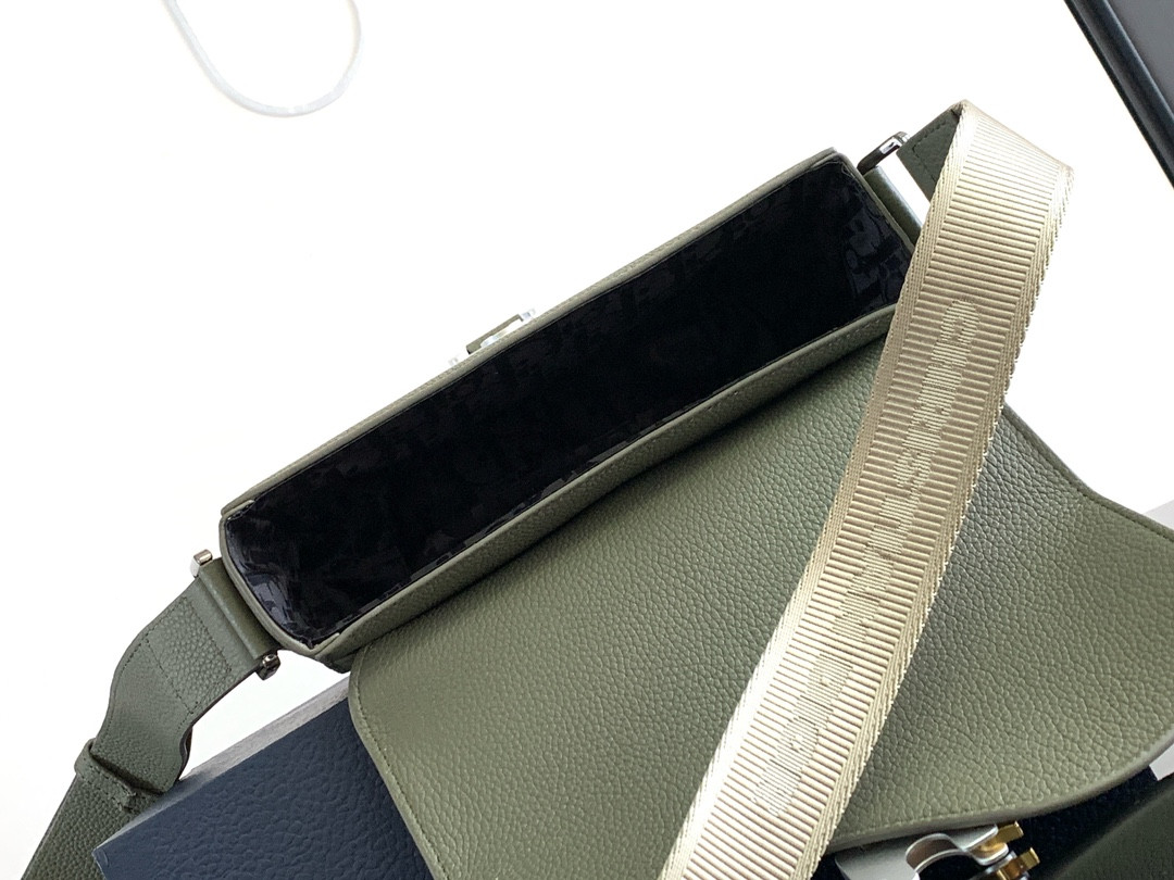 D10r Saddle Messenger Bag 24 x 16.5 x 5.5 cm