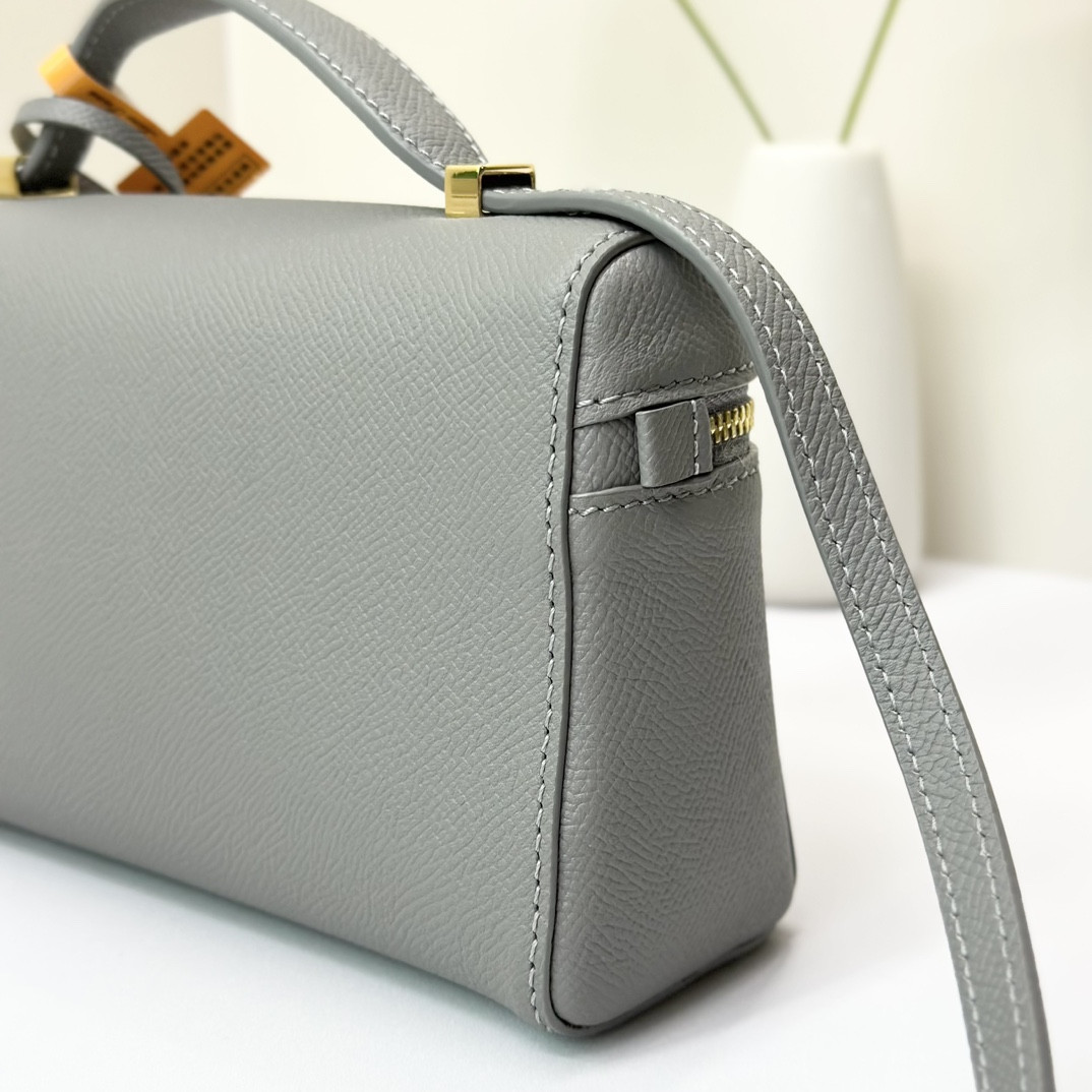 L0r0 P1ana Extra Pocket L19 Grained Calfskin 11 x 19 x 6.5 cm