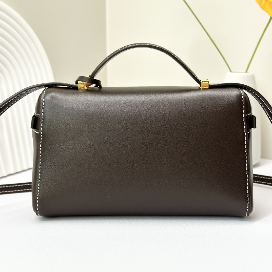 L0r0 P1ana Extra Pocket L19 Smooth Calfskin 11 x 19 x 6.5 cm