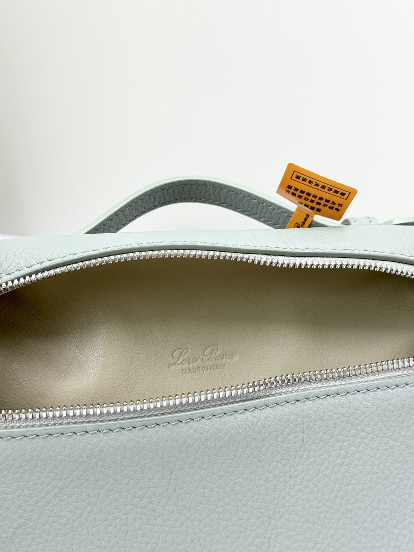 L0r0 P1ana Extra Pocket L19 Grained Calfskin 11 x 19 x 6.5 cm