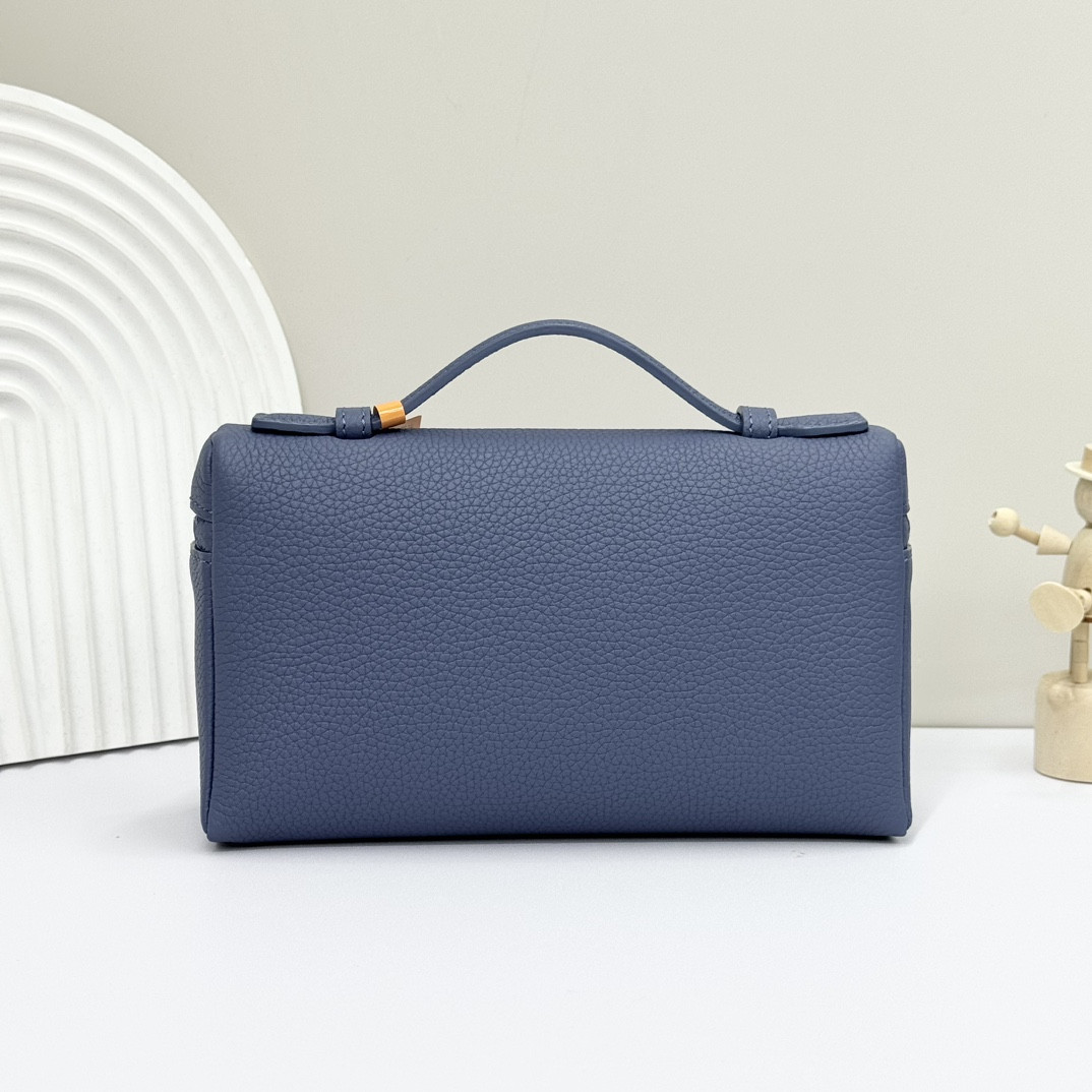 L0r0 P1ana Extra Pocket L19 Grained Calfskin 11 x 19 x 6.5 cm