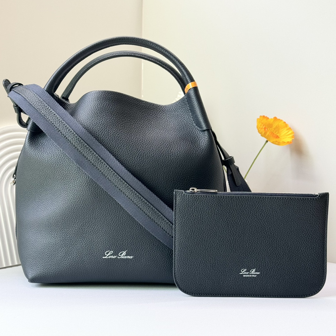 L0r0 P1ana Large Bale Bag Grained Calfskin 24 x 20 x 27 cm