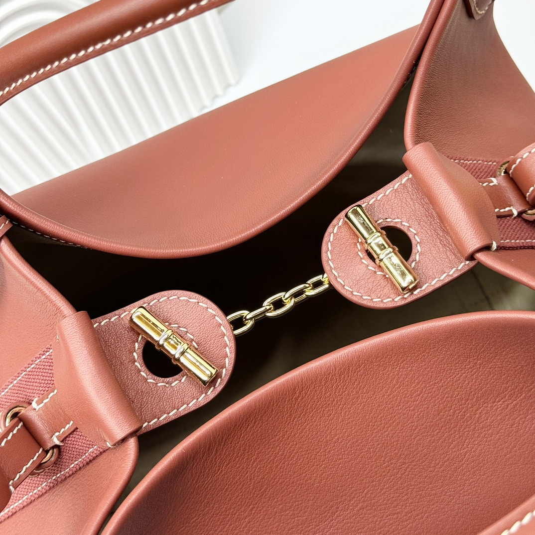 L0r0 P1ana Large Bale Bag Smooth Calfskin 24 x 20 x 27 cm