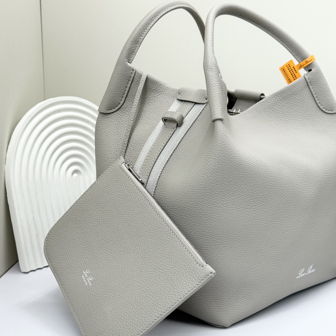 L0r0 P1ana Large Bale Bag Grained Calfskin 24 x 20 x 27 cm