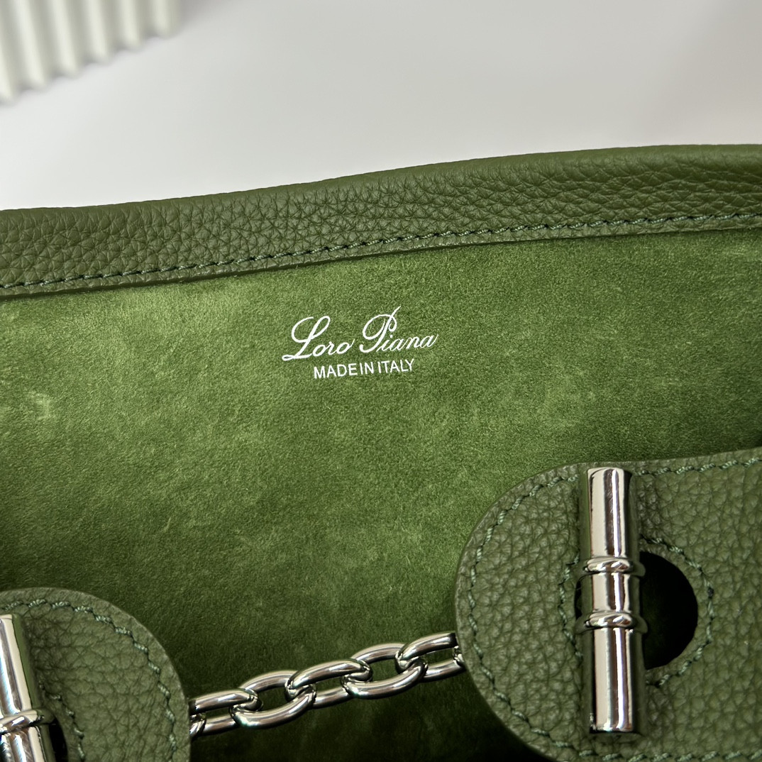 L0r0 P1ana Large Bale Bag Grained Calfskin 24 x 20 x 27 cm