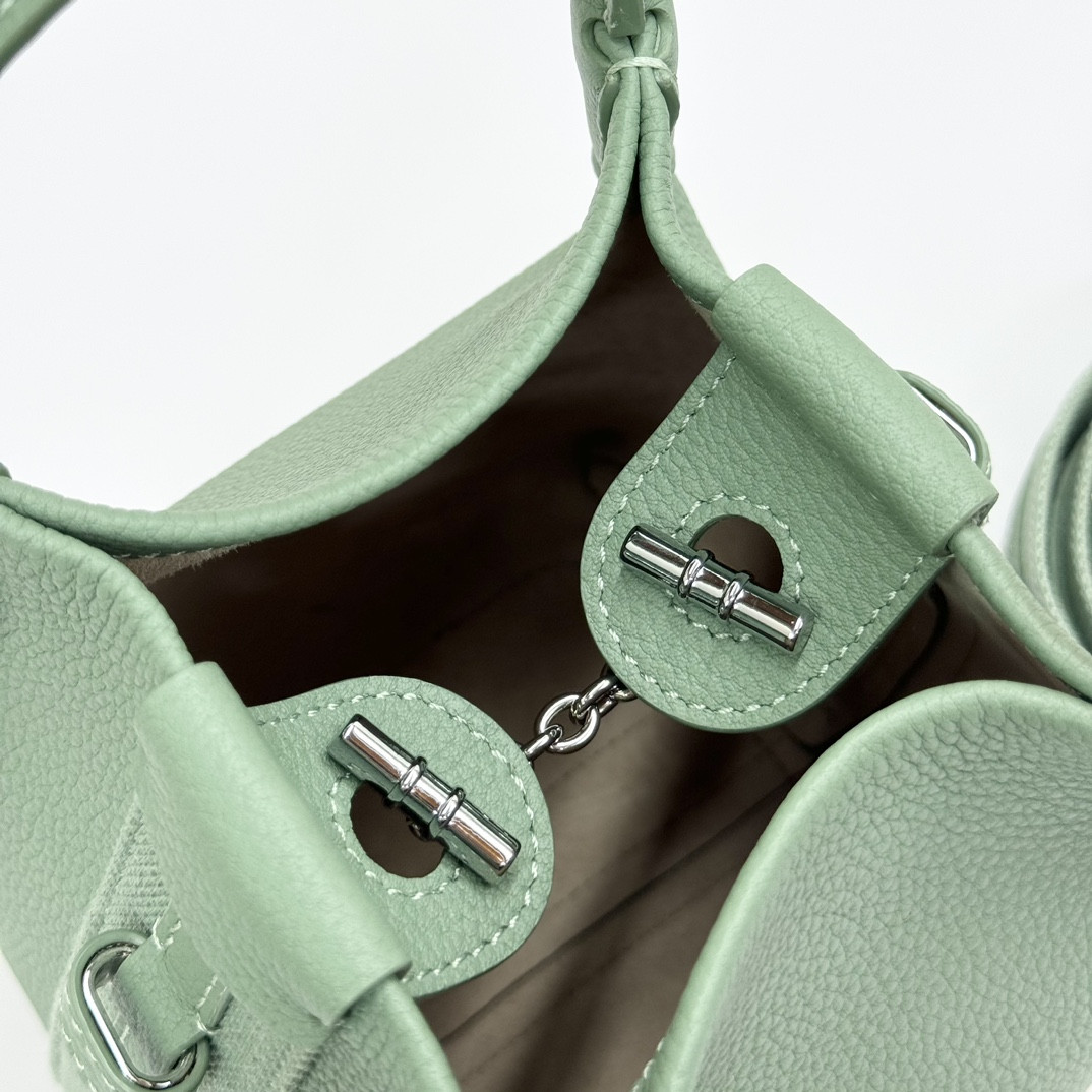 L0r0 P1ana Micro Bale Bag Grained Calfskin 23 x 16 x 14 cm