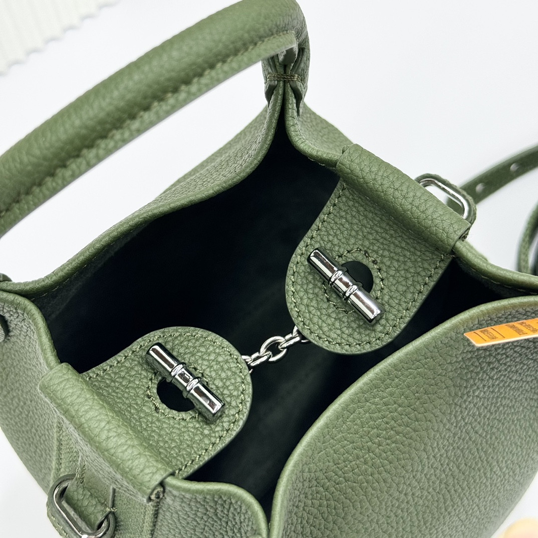 L0r0 P1ana Micro Bale bag Grained Calfskin 23 x 16 x 14 cm