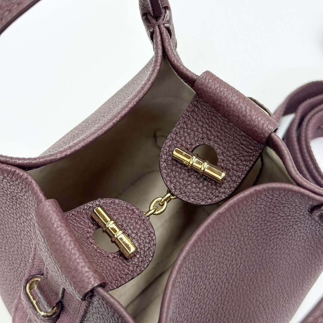 L0r0 P1ana Micro Bale bag Grained Calfskin 23 x 16 x 14 cm