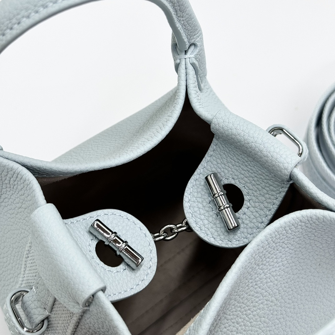 L0r0 P1ana Micro Bale bag Grained Calfskin 23 x 16 x 14 cm