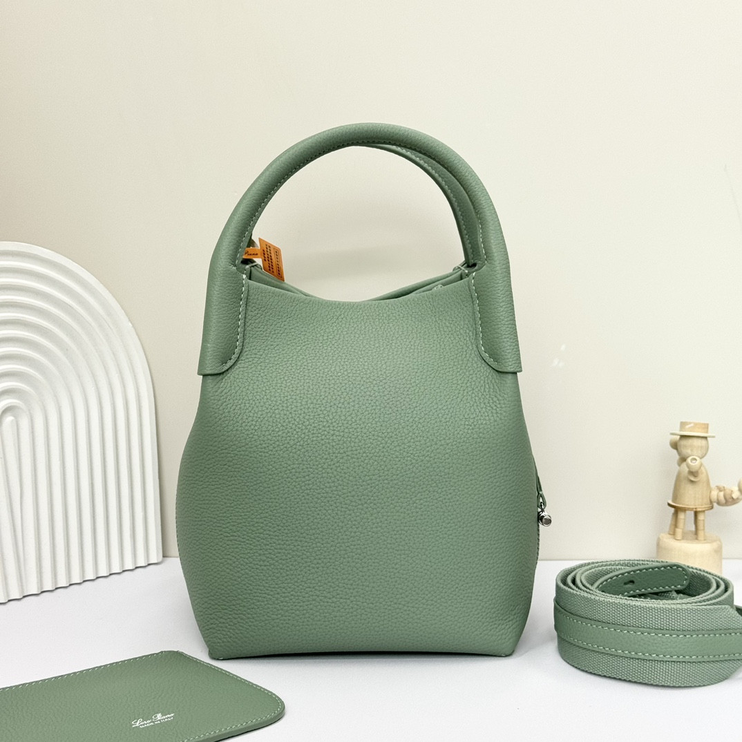 L0r0 P1ana Small Bale Bag Grained Calfskin 17 x 17 x 21 cm