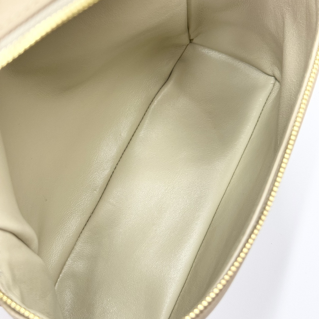 L0r0 P1ana Extra Pocket backpack L23.5 Grained Calfskin 23 x 21 x 8 cm