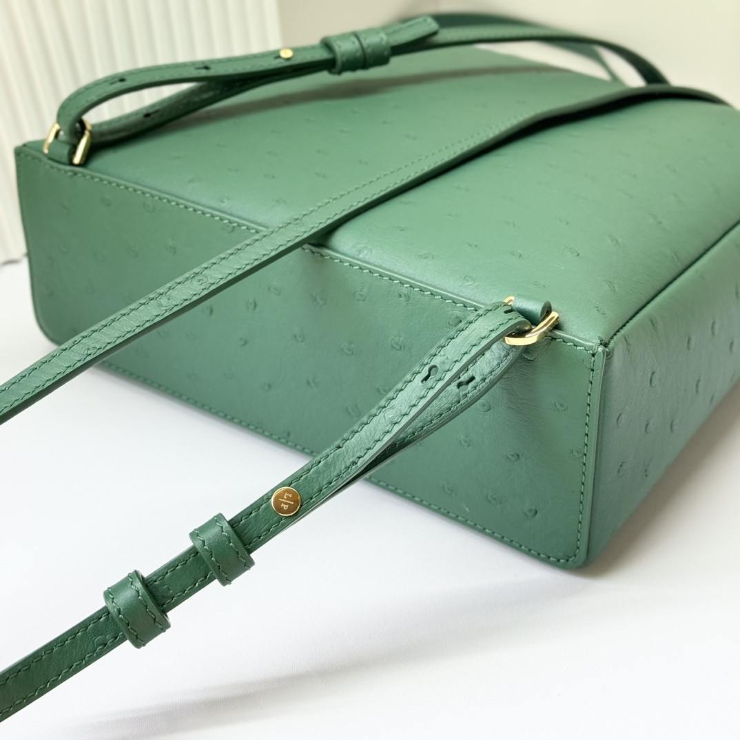 L0r0 P1ana Extra Pocket backpack L23.5 Ostrich-grained Leather 23 x 21 x 8 cm