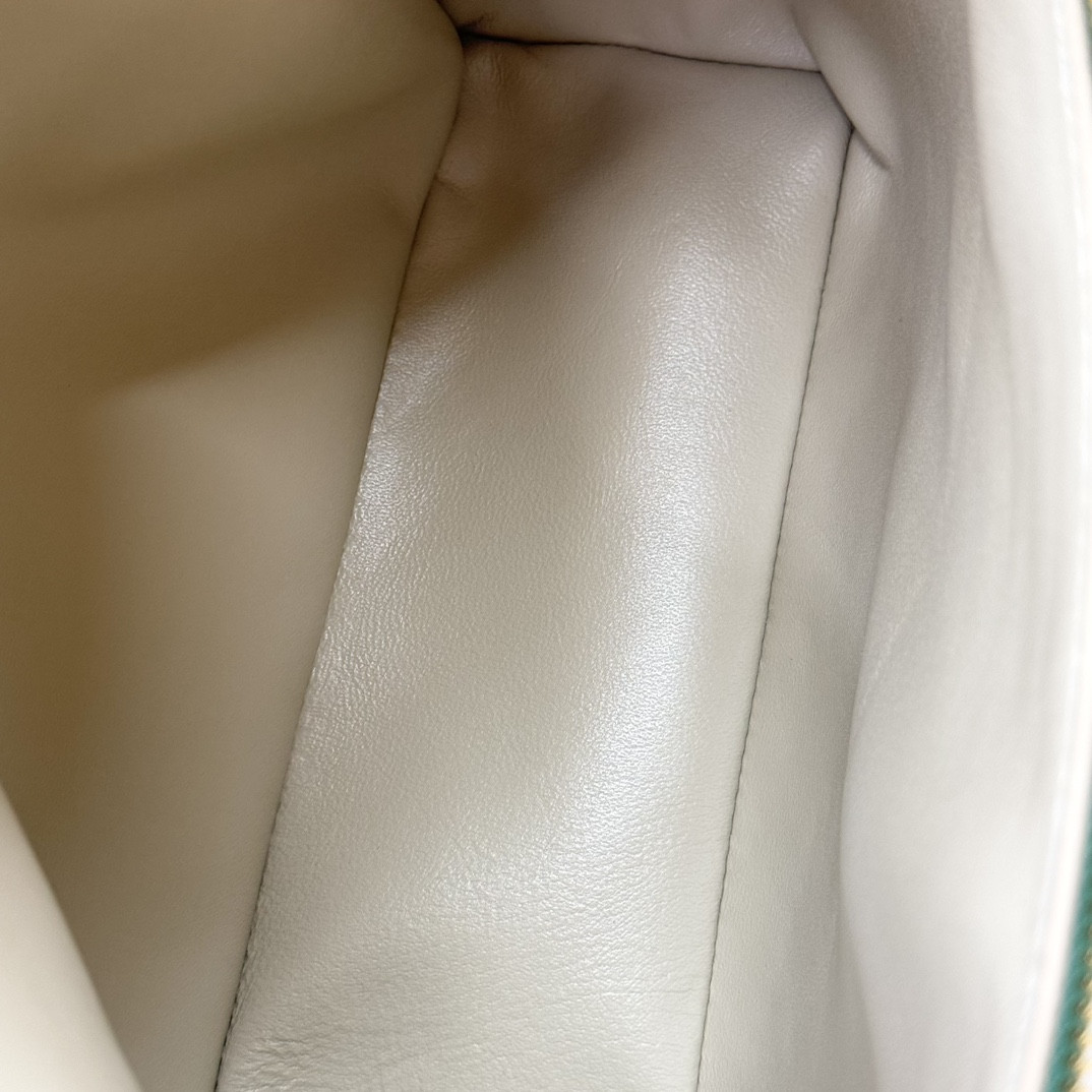 L0r0 P1ana Extra Pocket backpack L23.5 Ostrich-grained Leather 23 x 21 x 8 cm