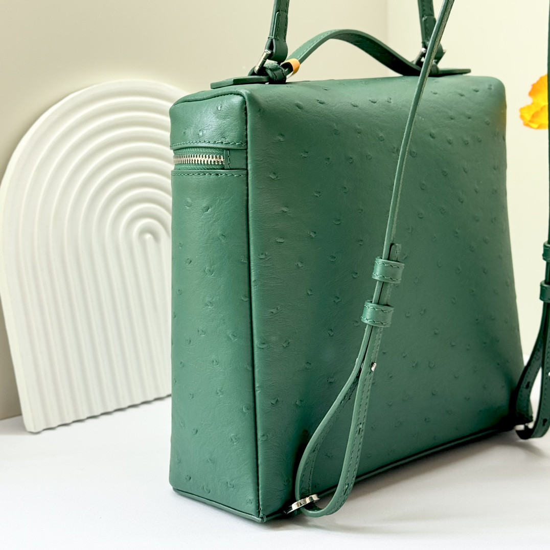 L0r0 P1ana Extra Pocket backpack L23.5 Ostrich-grained Leather 23 x 21 x 8 cm