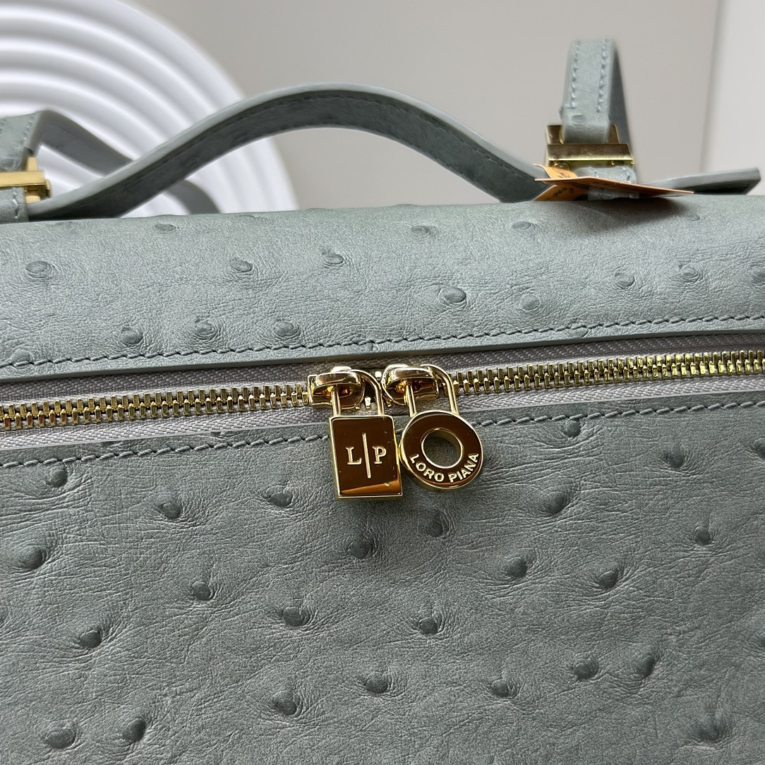 L0r0 P1ana Extra Pocket backpack L23.5 Ostrich-grained Leather 23 x 21 x 8 cm