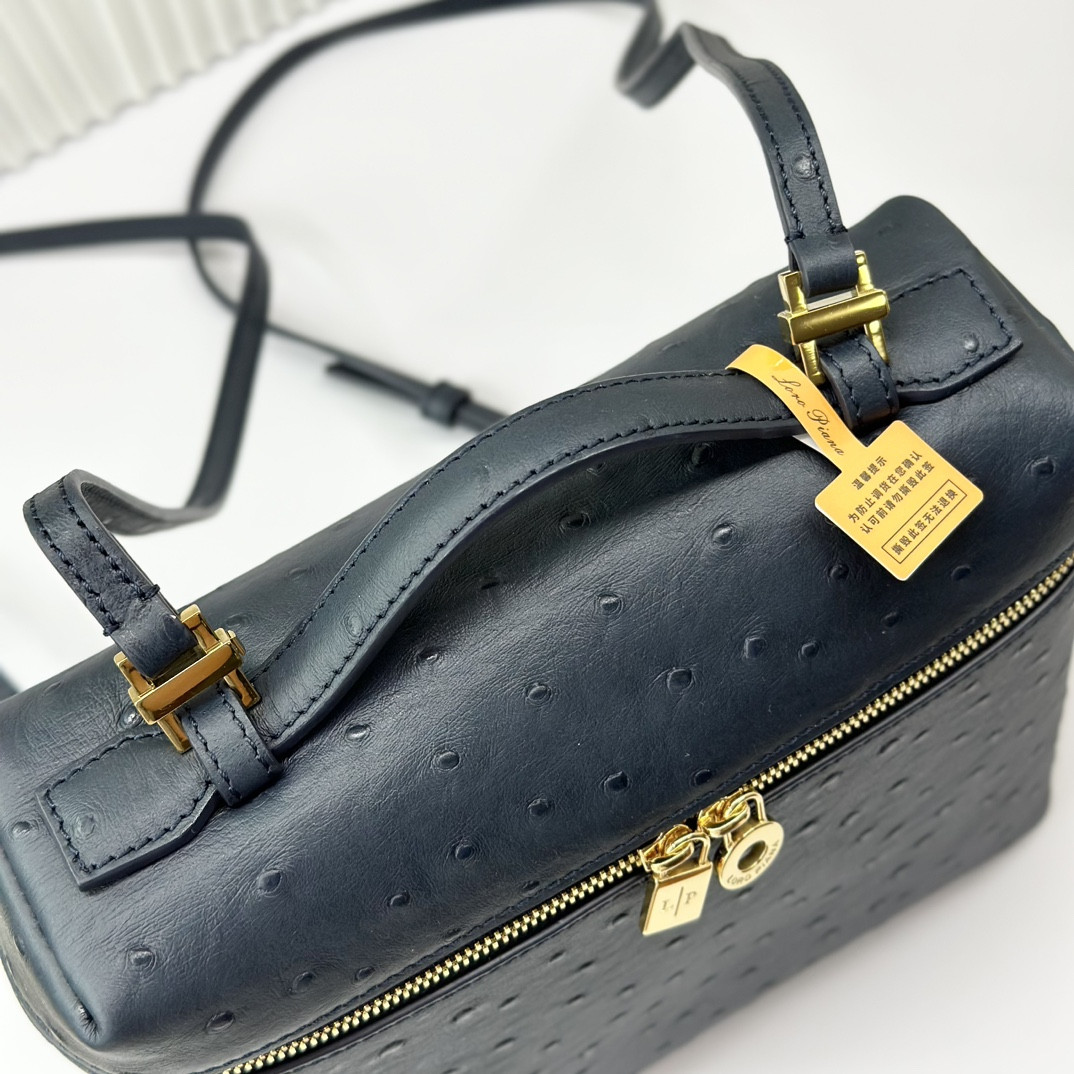 L0r0 P1ana Extra Pocket backpack L23.5 Ostrich-grained Leather 23 x 21 x 8 cm