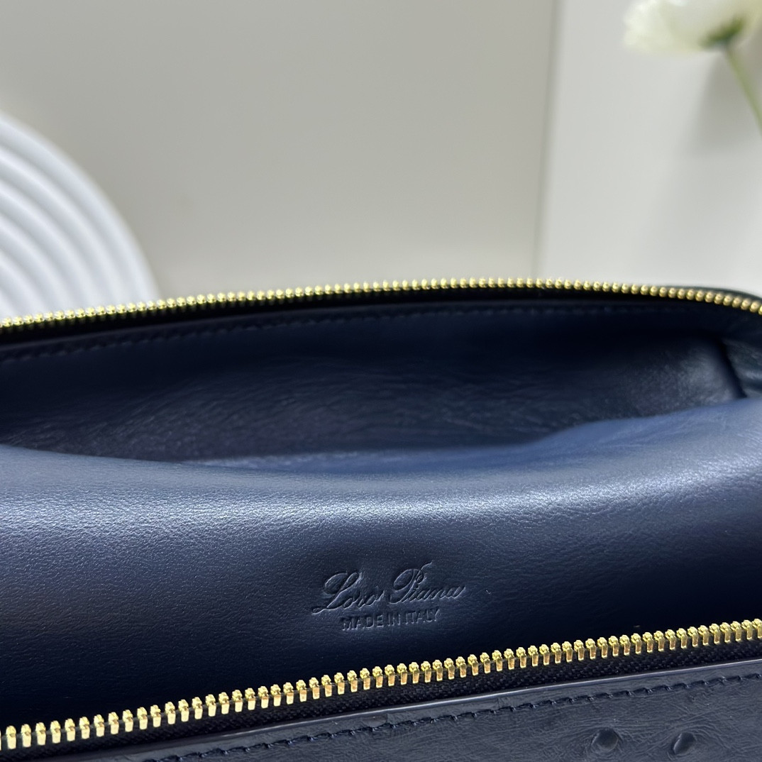 L0r0 P1ana Extra Pocket backpack L23.5 Ostrich-grained Leather 23 x 21 x 8 cm