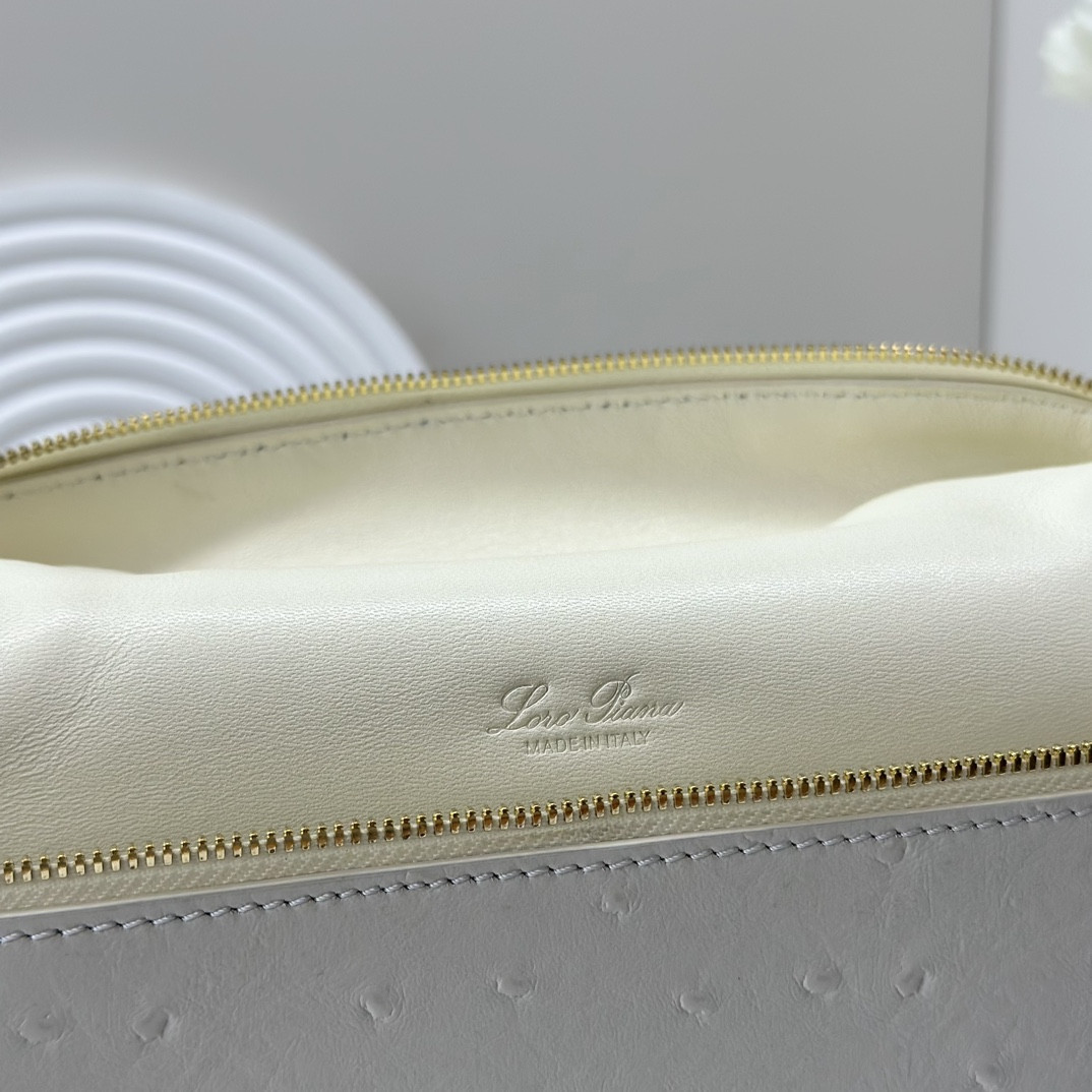 L0r0 P1ana Extra Pocket backpack L23.5 Ostrich-grained Leather 23 x 21 x 8 cm