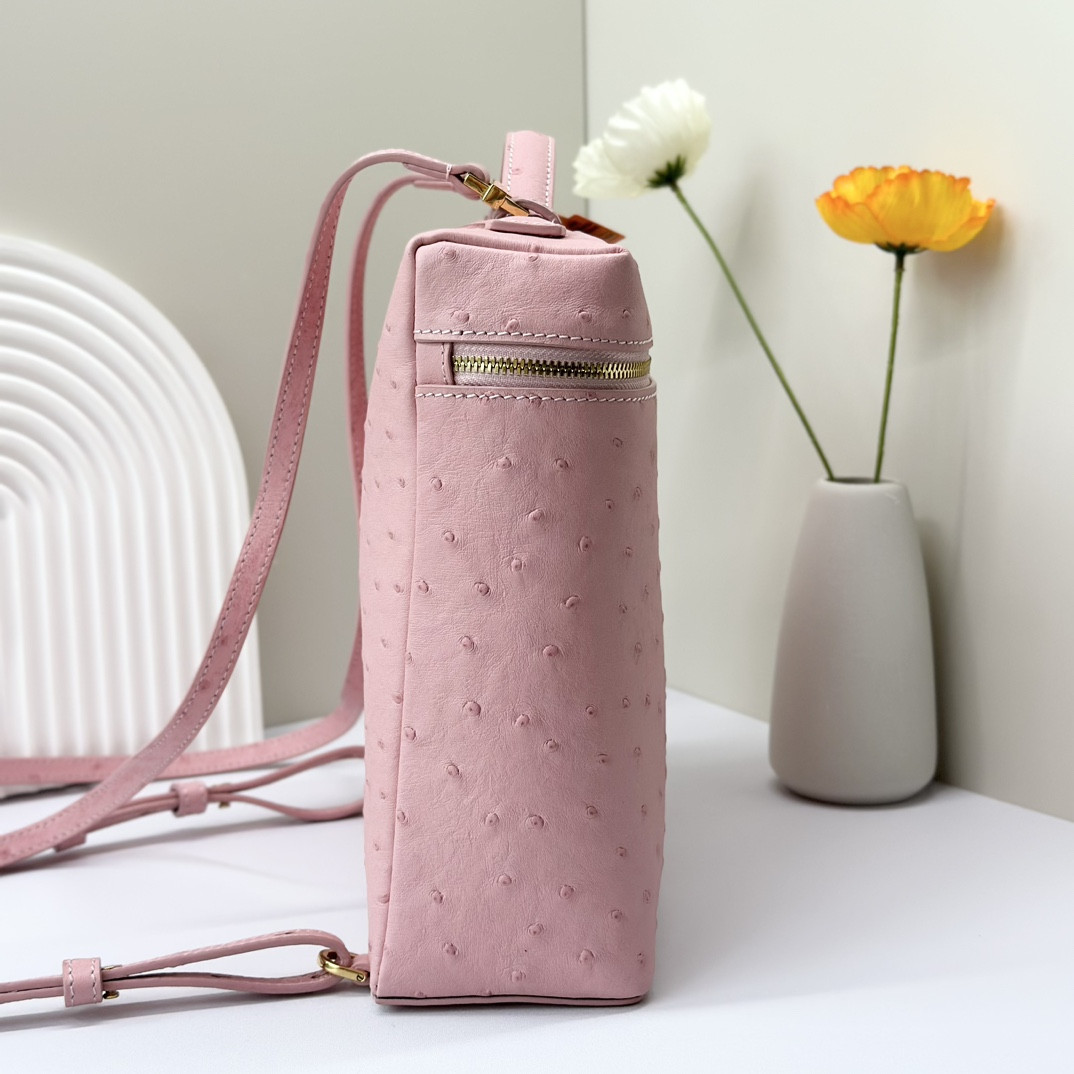 L0r0 P1ana Extra Pocket backpack L23.5 Ostrich-grained Leather 23 x 21 x 8 cm