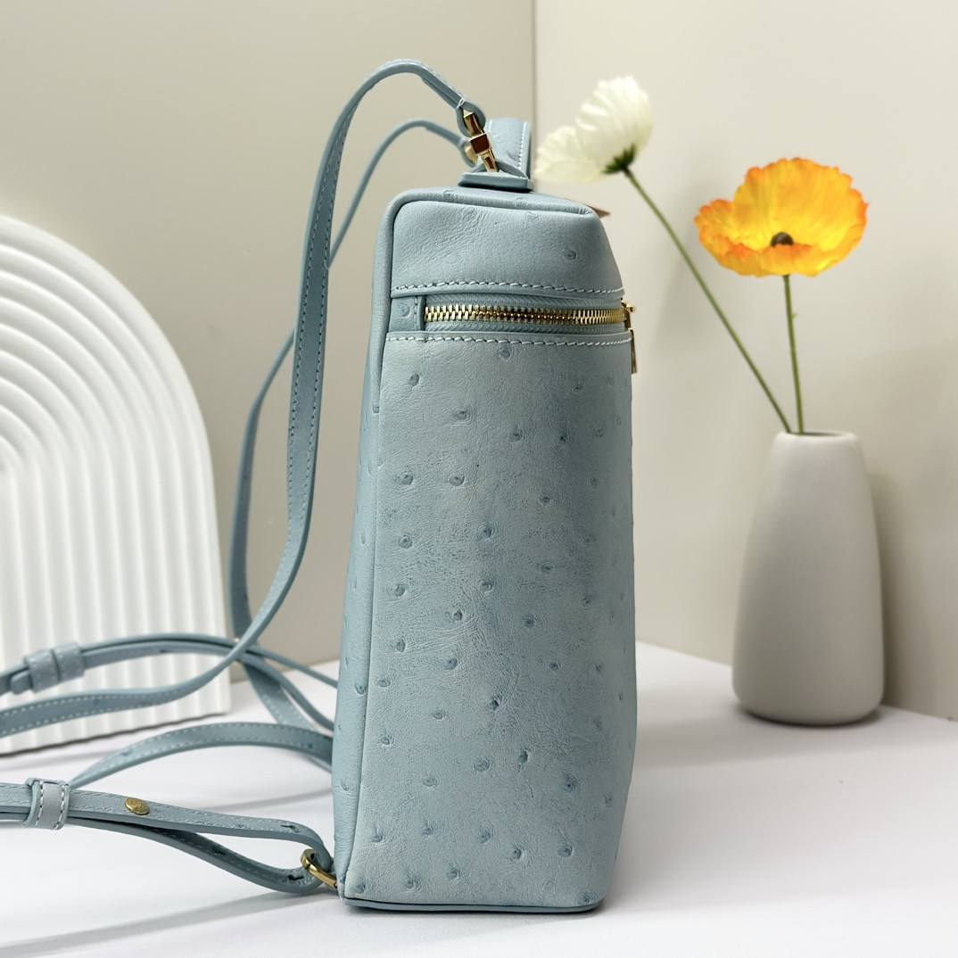 L0r0 P1ana Extra Pocket backpack L23.5 Ostrich-grained Leather 23 x 21 x 8 cm