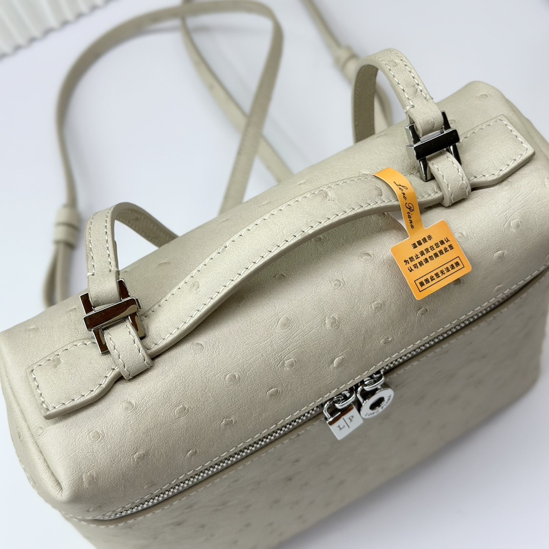 L0r0 P1ana Extra Pocket backpack L23.5 Ostrich-grained Leather 23 x 21 x 8 cm