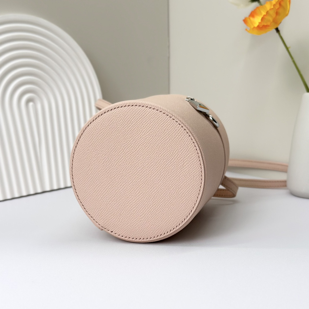 L0r0 P1ana Extra Case Textured Calfskin 12 x16 x12cm