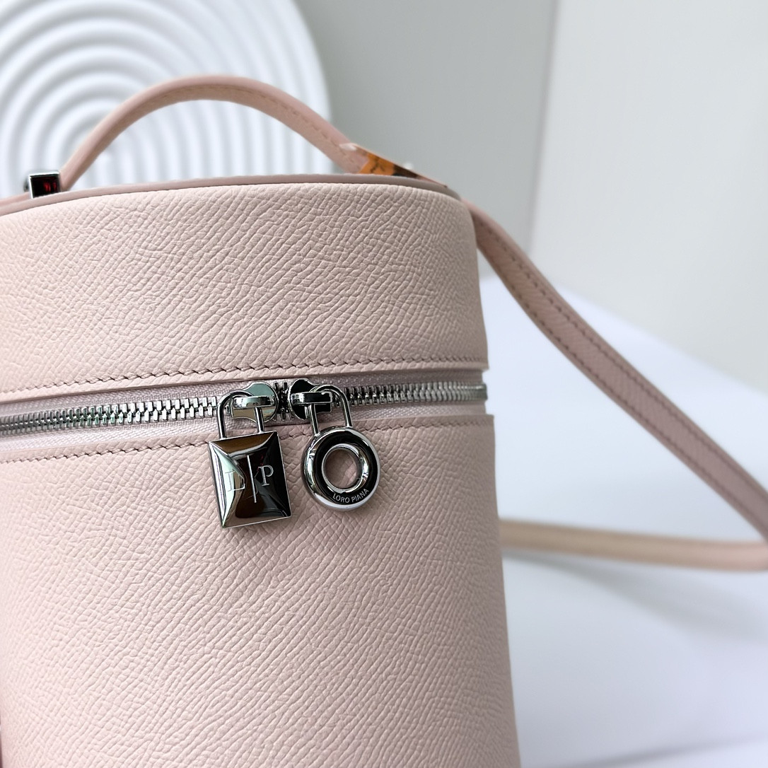 L0r0 P1ana Extra Case Textured Calfskin 12 x16 x12cm