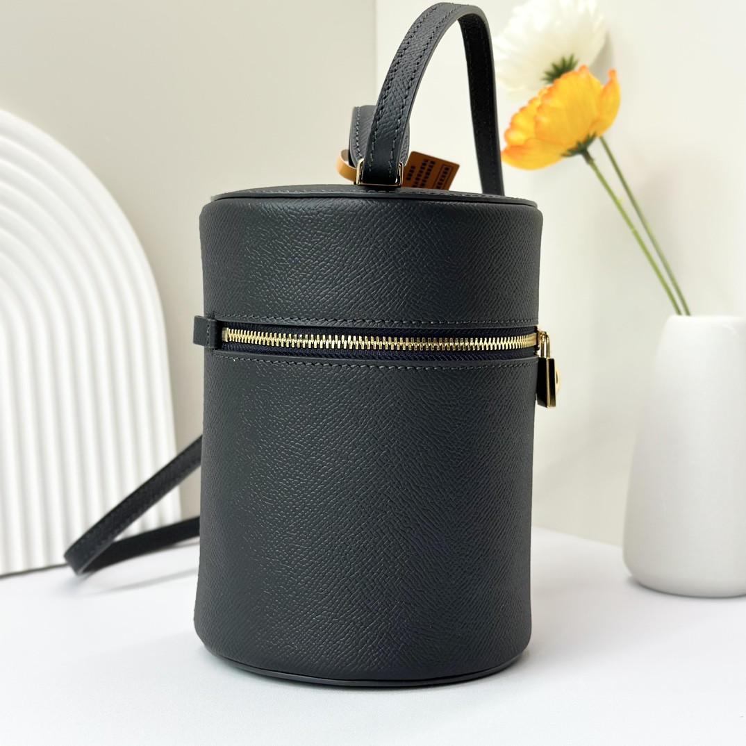 L0r0 P1ana Extra Case Textured Calfskin 12 x16 x12cm