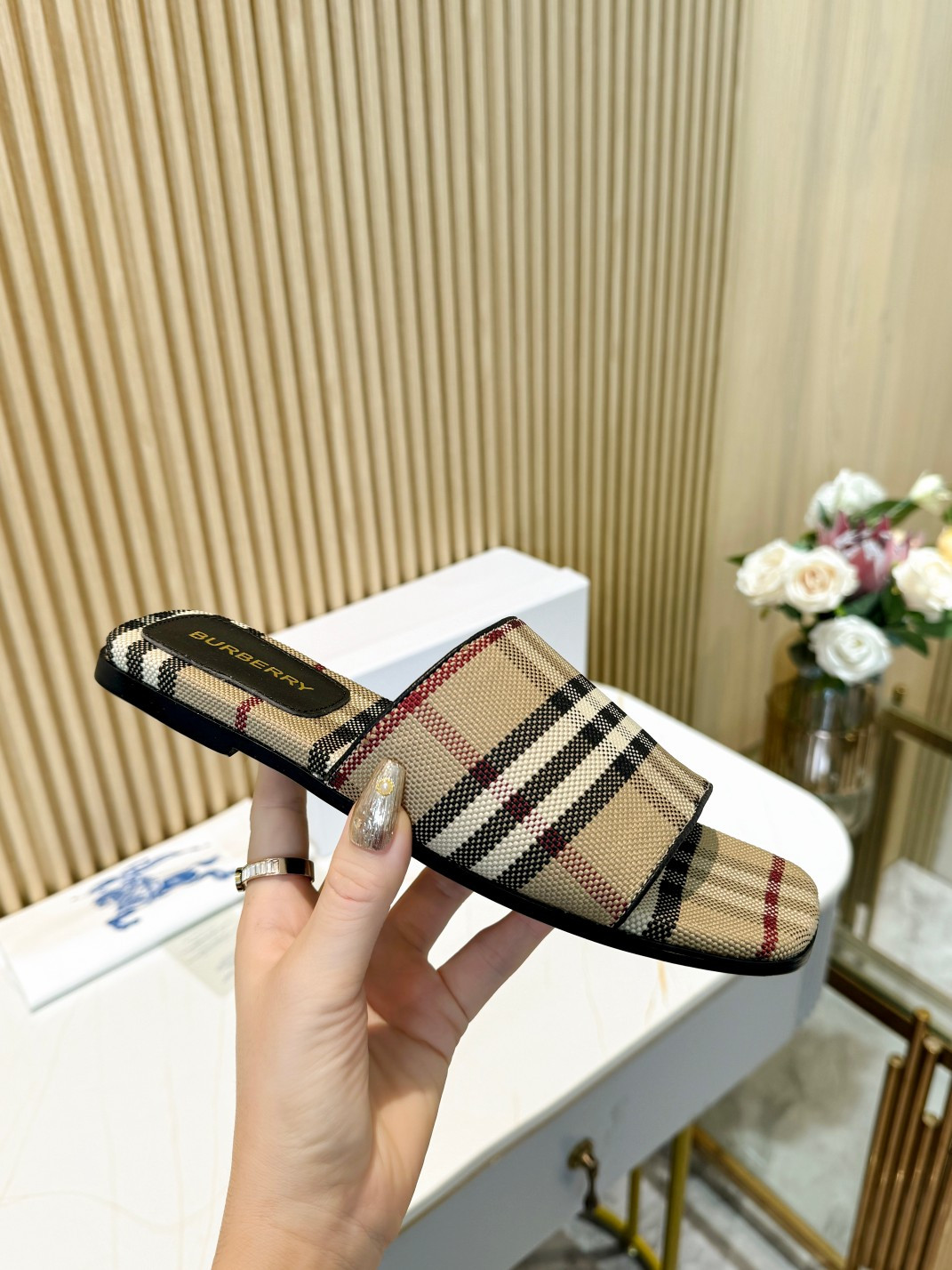 UA Bv*b*rry Check Slides