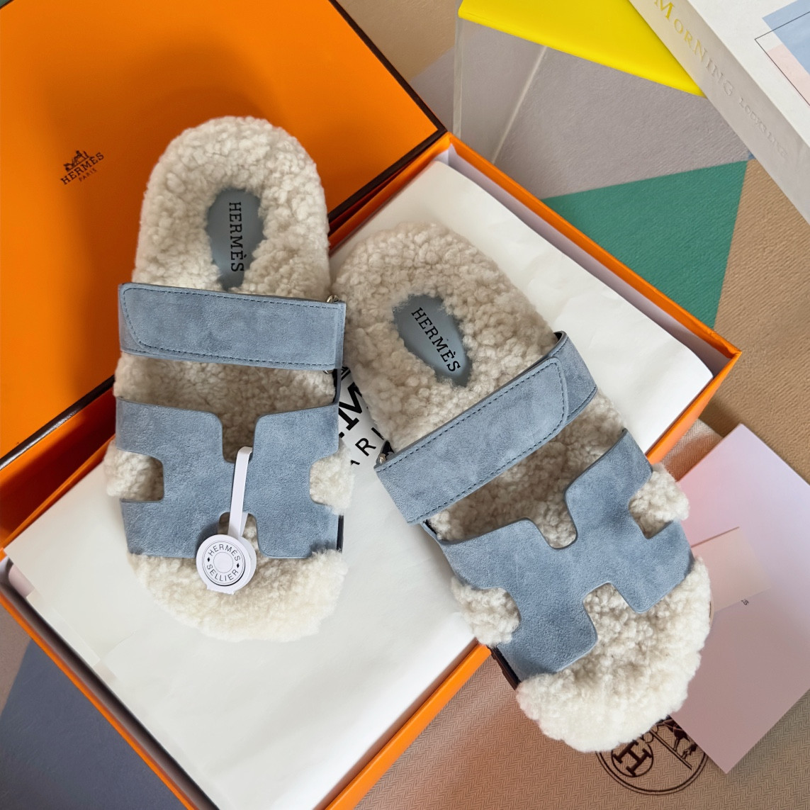 UA H**me5 Chypre sandal