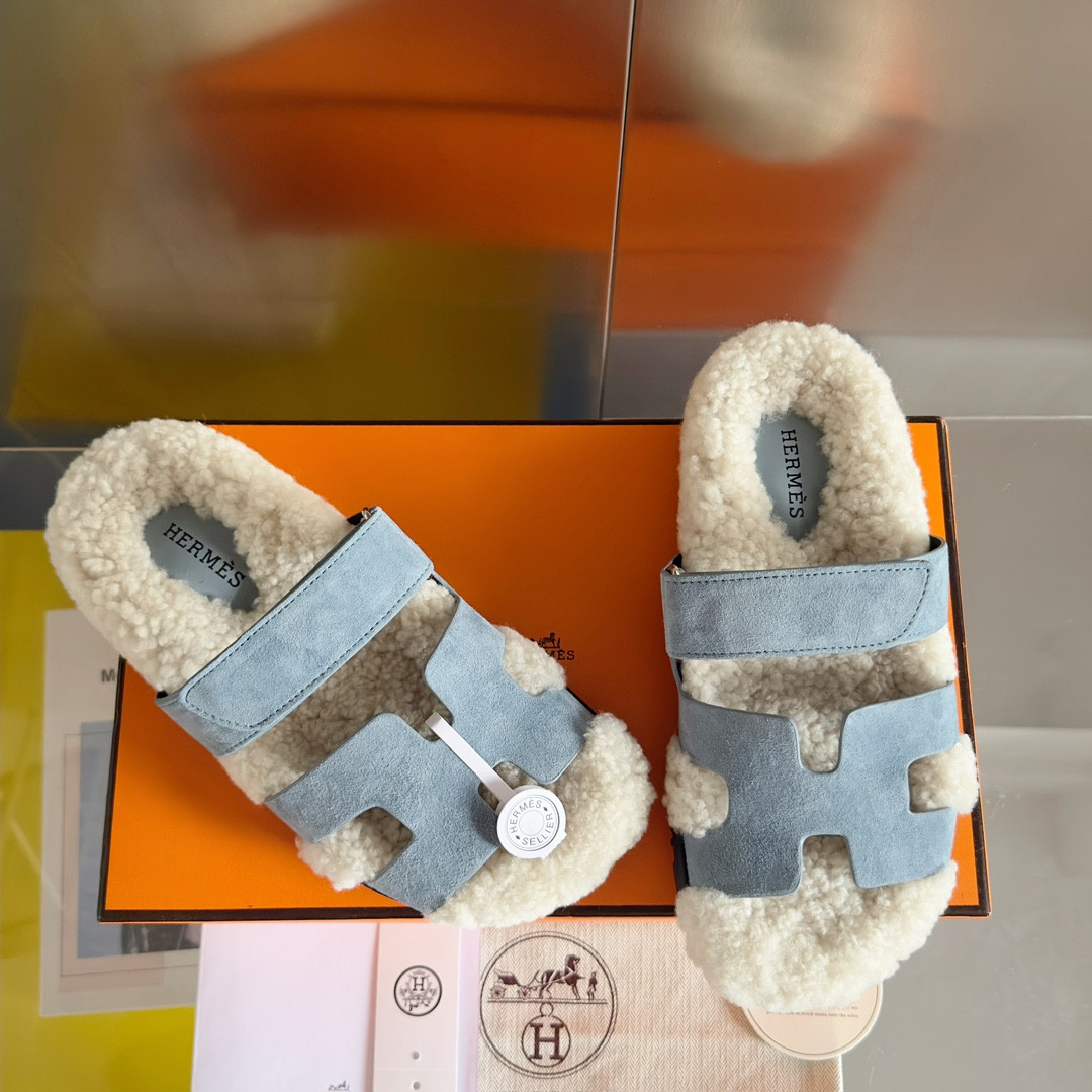 UA H**me5 Chypre sandal