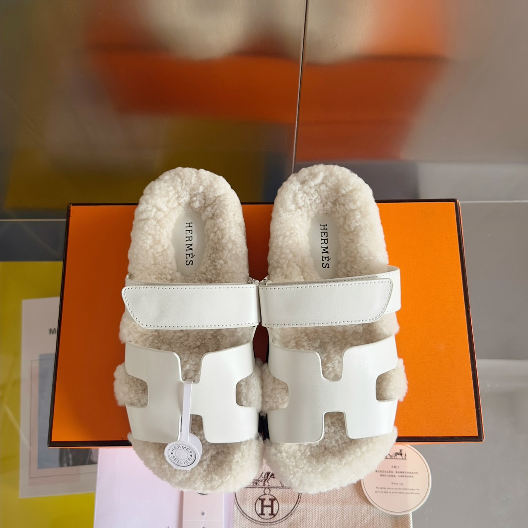 UA H**me5 Chypre sandal