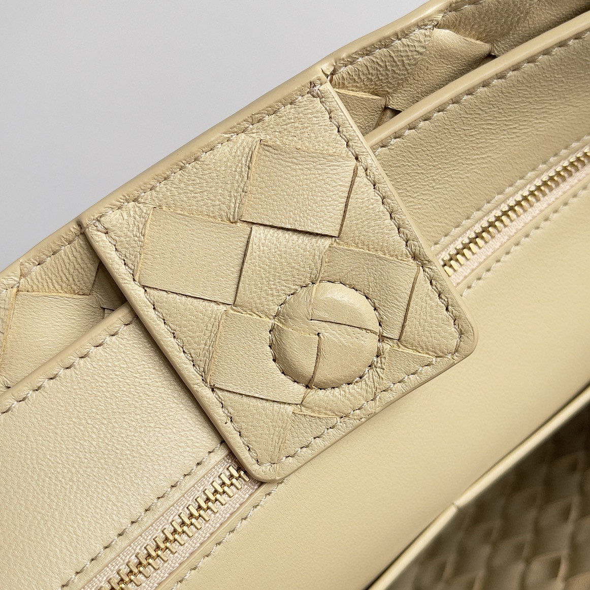 B0tt*ga Ven*ta Medium Andiamo 32x25x11CM