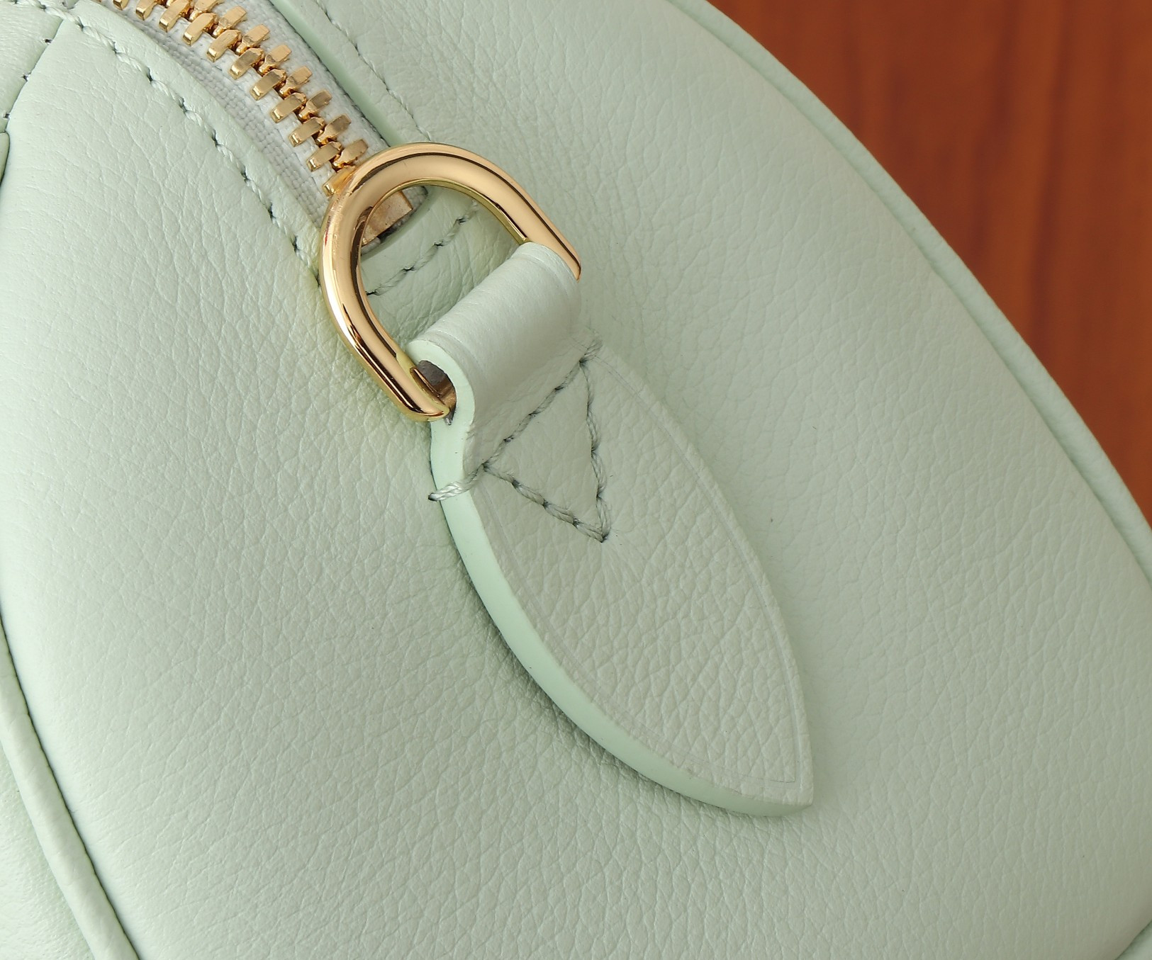 LV Speedy 18   M24605 18x12.5x11CM