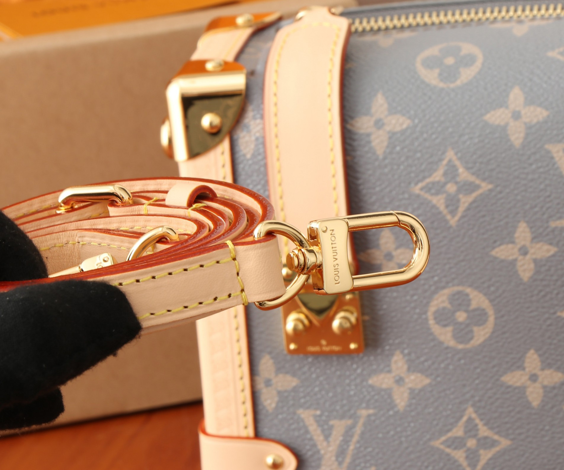 LV Side Trunk M12428 21x14x6CM