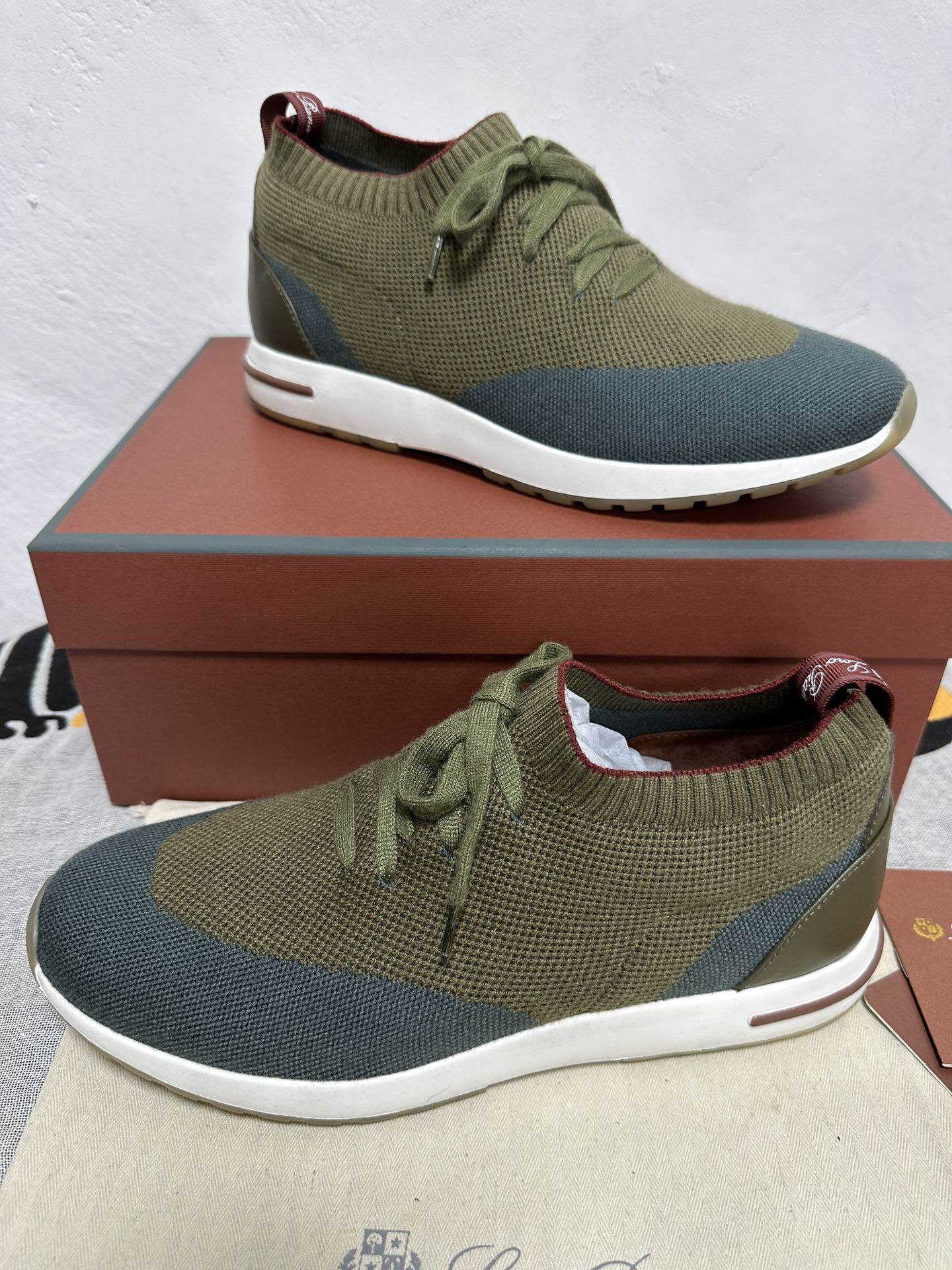 UA L0r0 P1ana 360 LP Flexy Walk Sneaker