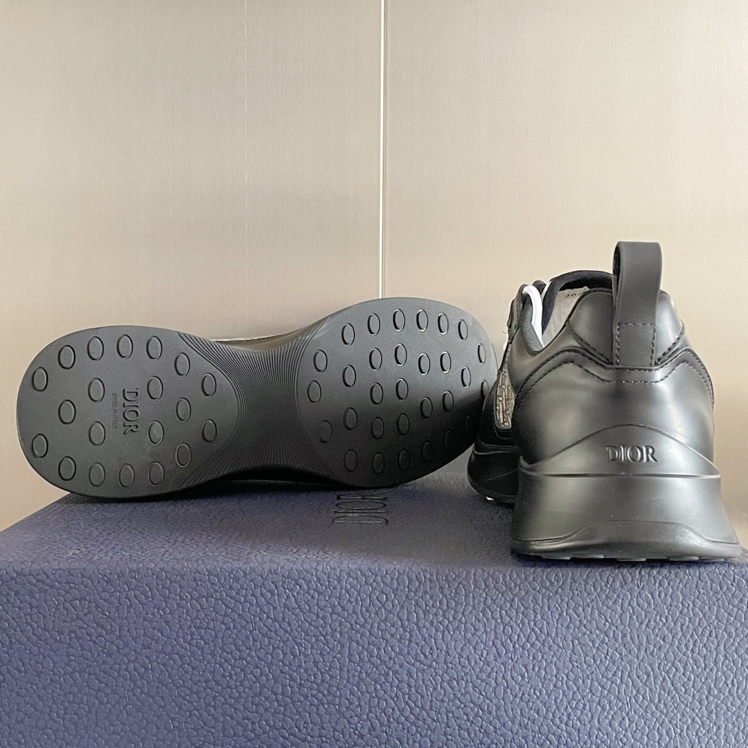 UA D10r B25 Runner Sneaker