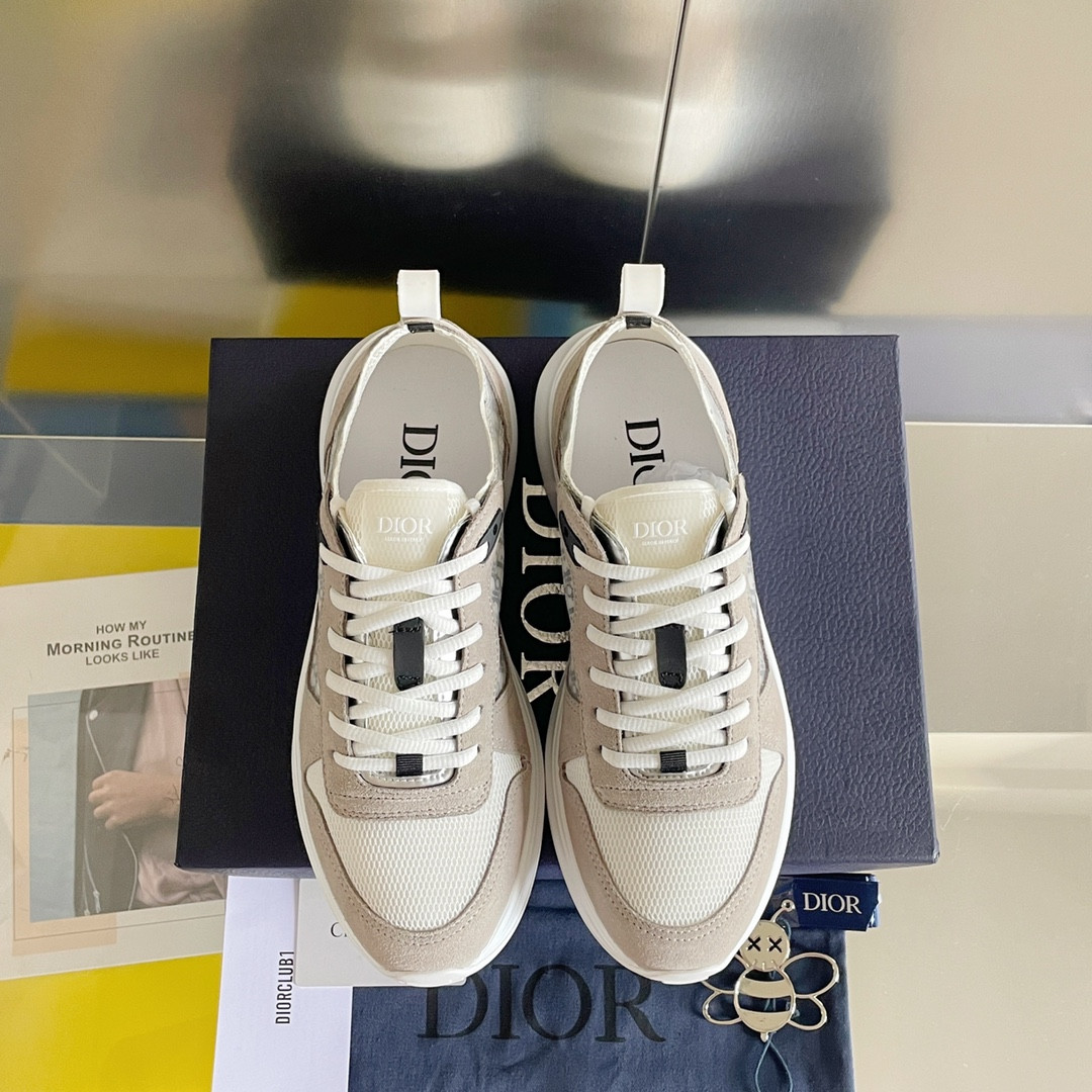 UA D10r B25 Runner Sneaker