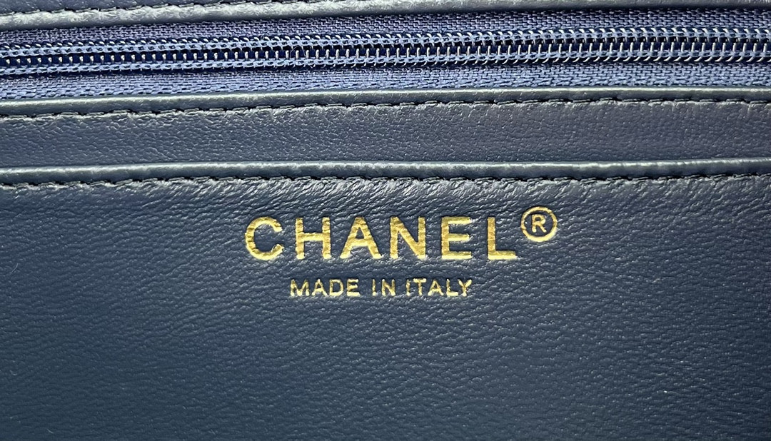 Ch**el Classic Flap Bag 20cm