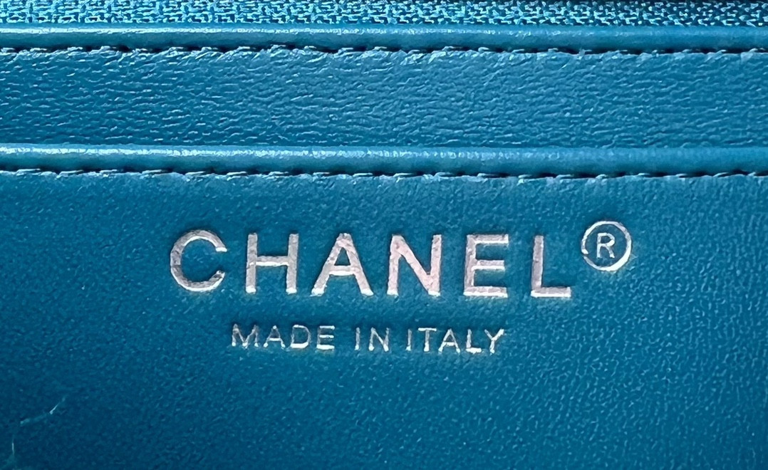 Ch**el Classic Flap Bag 20cm